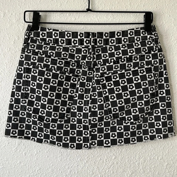 PAC SUN Roxanne Black and White Checkered Floral Denim Mini Skirt Size 26 - Picture 5 of 7